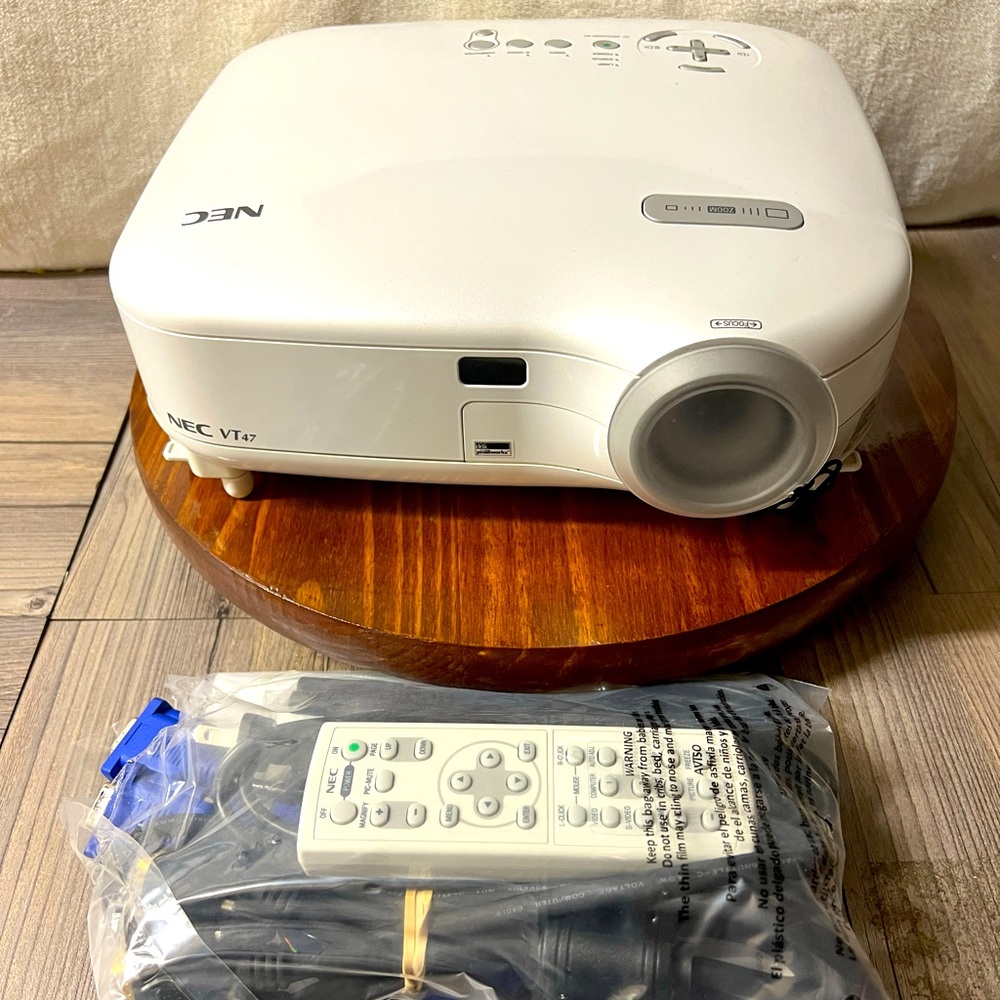 NEC VT470 Portable Video Projector with Remote White Barely Used Tested Works